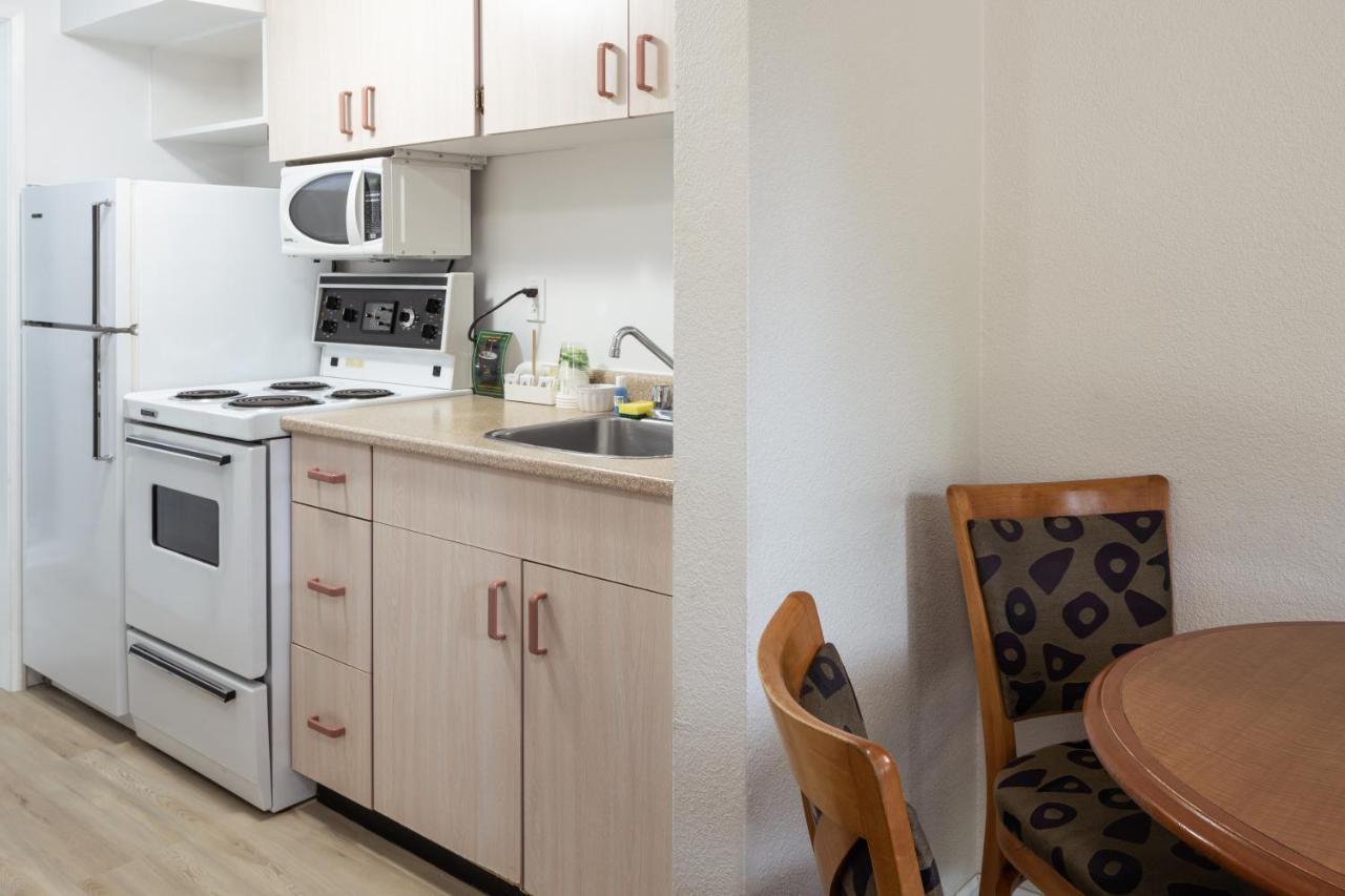 One-Bedroom Queen Suite,1125667986:JPEG