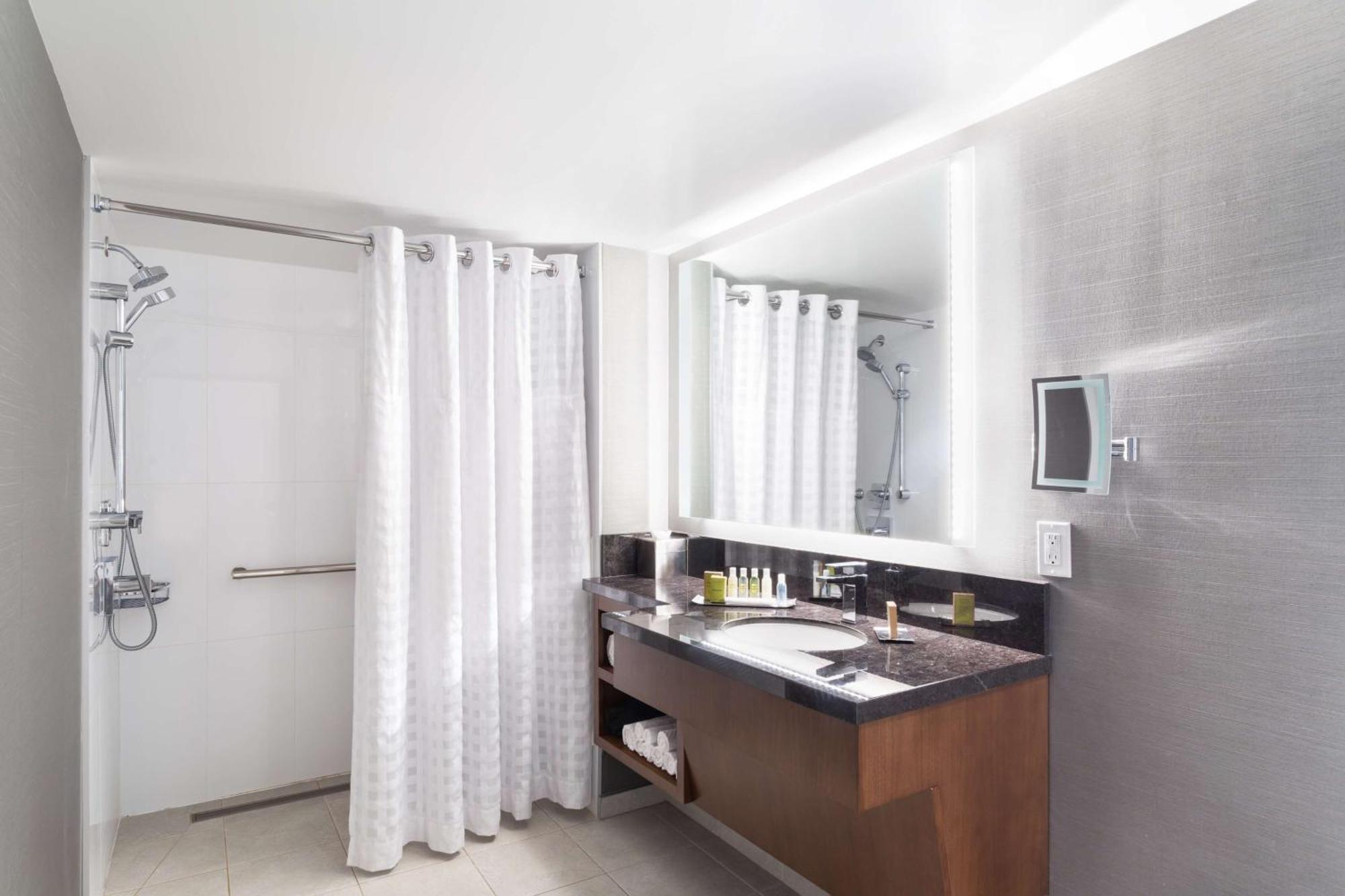 Queen Room Two Queen Beds Roll Shower