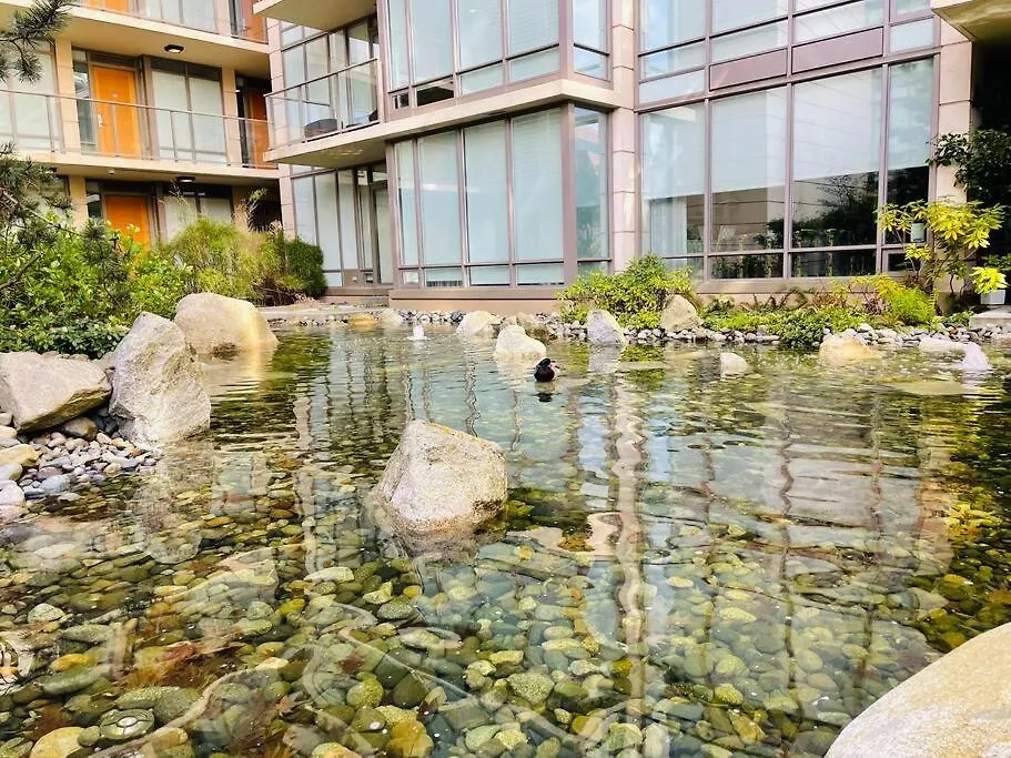 Spacious Downtown 2 Bedroom Condo With Pool And Air Conditioning-1