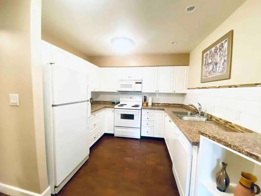 Amazing Location 2 Bedroom Minutes From Downtown-1