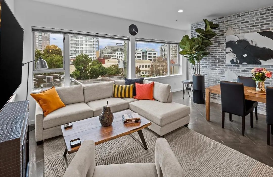 Soho Penthouse By Iris Properties!-1