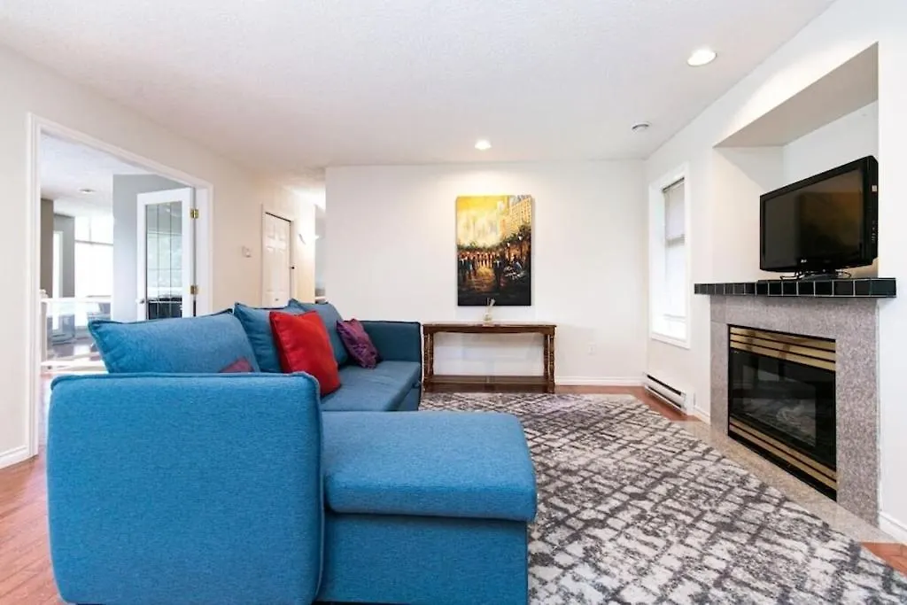 Executive Home In Cordova Bay-1