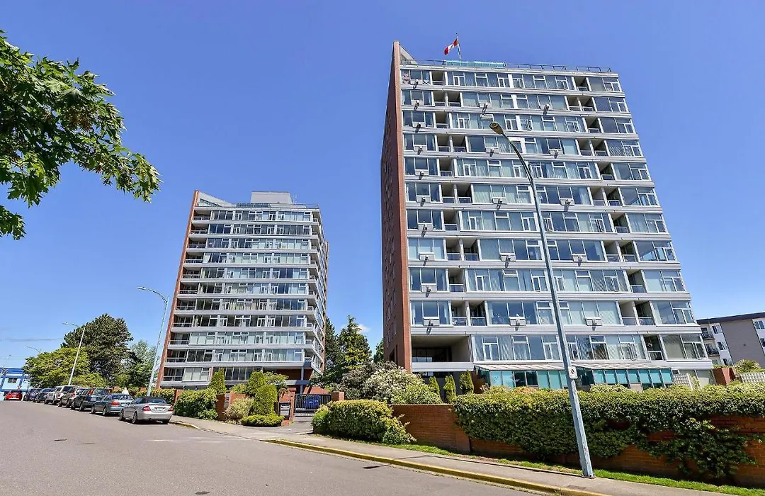 Harbour Walk Executive Condo-1