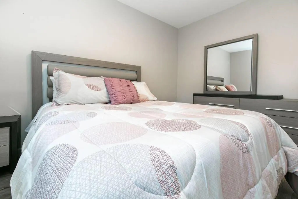 Newly Renovated 3 Bedroom Apartment !-1