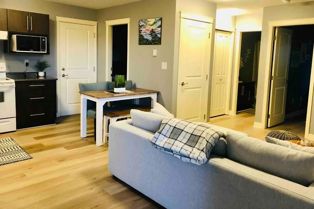 Olympic Views - Cozy Modern 2Br Suite-1