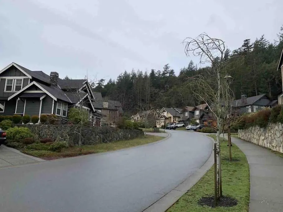 Private 2Bedroom Suite Near Golf And Lake!-1