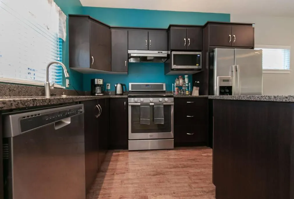 Entire 3-Bedroom House Near Town-1
