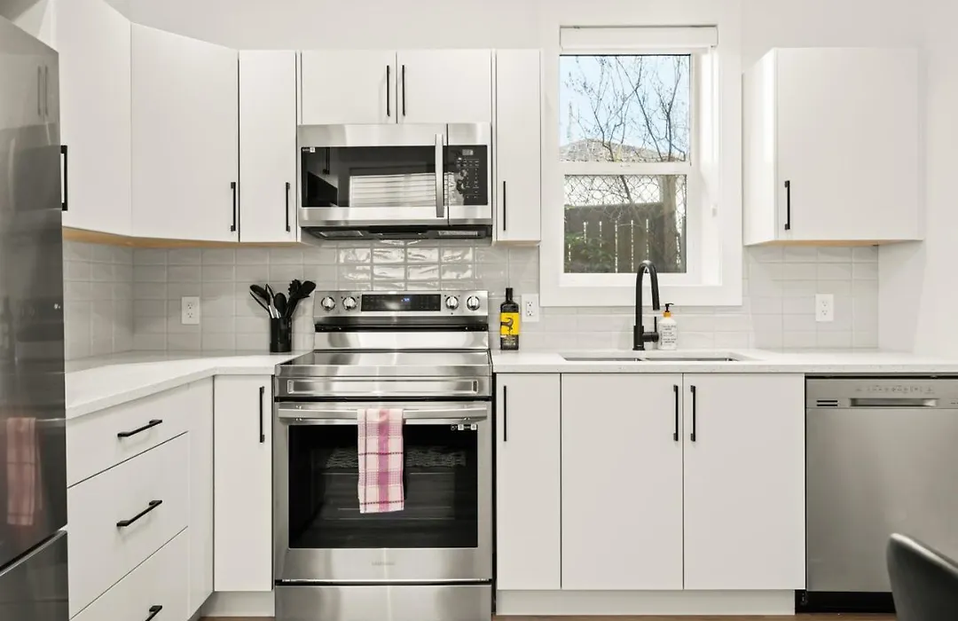 Centrally Located, Modern, Private, Garden Suite-1