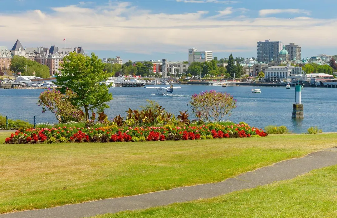 Deluxe 2 Bed 2 Bath And 5 Min Walk To Downtown And Seawalk-1