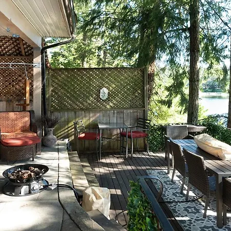 Willow Suite - Lakeside Retreat-3
