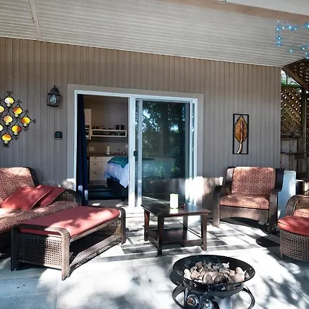 Willow Suite - Lakeside Retreat-2