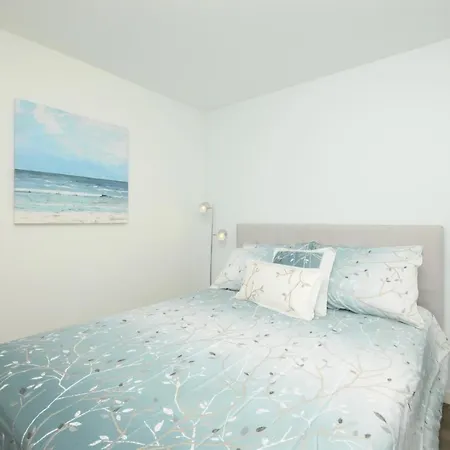 Gorgeous Old Town Condo With Patio And Parking!-3