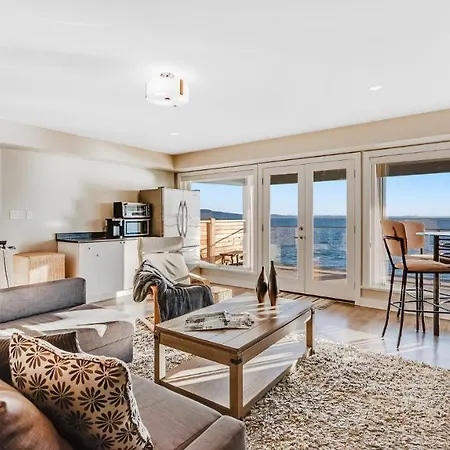 10 Mile Point Starboard Suite-3