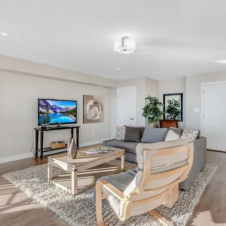 10 Mile Point Starboard Suite-2