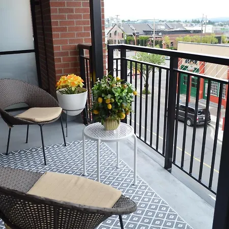 Chic 1Br Steps From Chinatown And Harbour-2