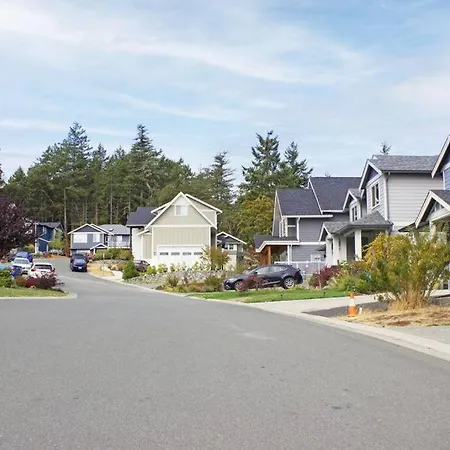 Next To Olympic View Golf Course 2 Bedroom Private Suite-2