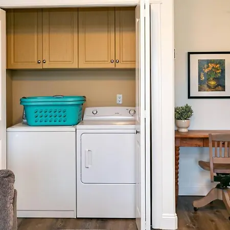 Cozy Renovated Oasis W Private Terrace & Parking-3