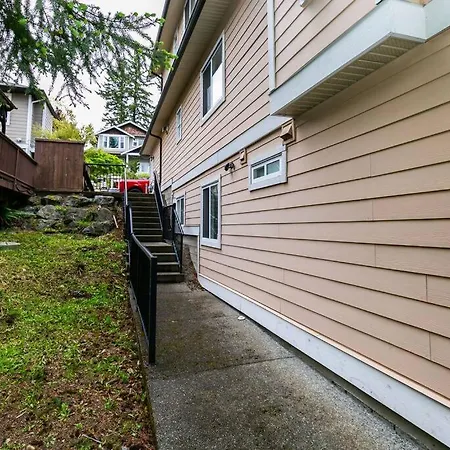 Cozy Renovated Oasis W Private Terrace & Parking-2