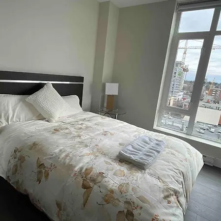 Luxury Downtown 2 Bedroom Suite With Ocean Views-2