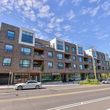 Oak Bay Executive Penthouse-2