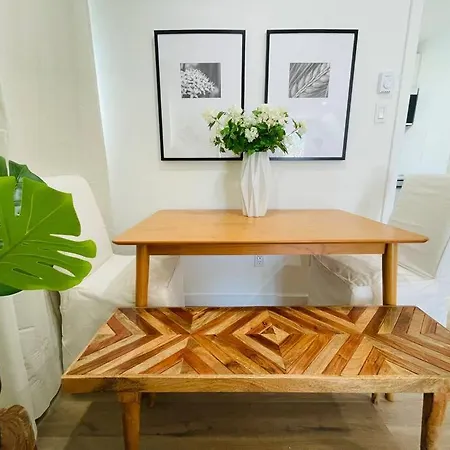 Stylish Cozy One Bedroom Studio With Free Parking-3