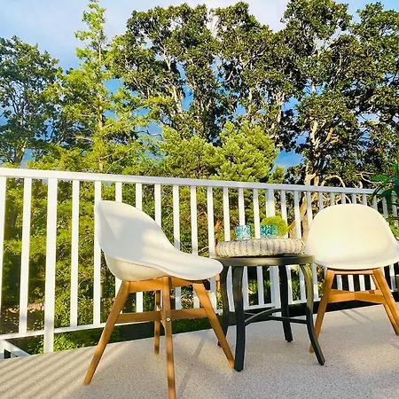 Stylish Cozy One Bedroom Studio With Free Parking-2