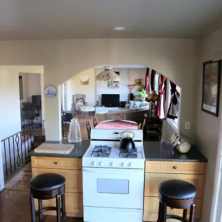 4 Bedroom House Near Lagoon-3