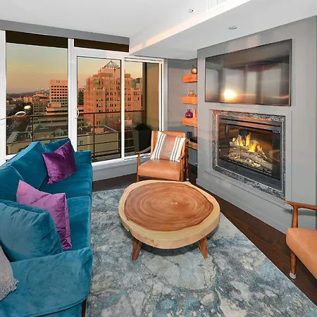 Luxury View Condo In Downtown Victoria-2