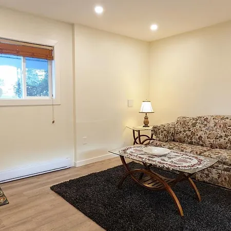 Modern Spacious 1 Bedroom Suite In Desirable Gordon Head Near Mount Douglas Beach-2