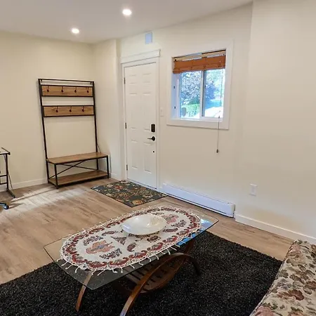 Modern Spacious 1 Bedroom Suite In Desirable Gordon Head Near Mount Douglas Beach-3