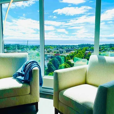 Luxury Downtown 2Bedroom Condo With Ocean Views-3