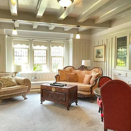 Parlor Suite In Heritage Manor, Fairfield, Near Dt-2