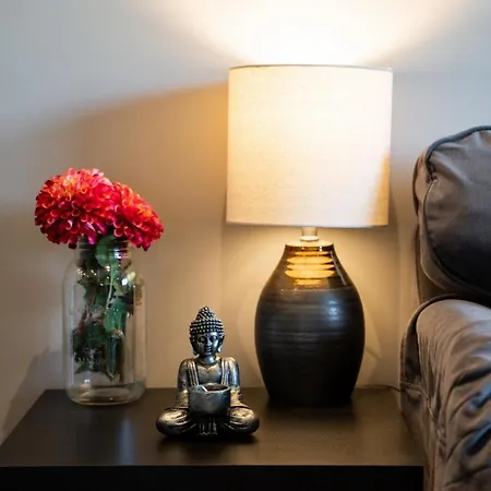 Pullet Place Oasis By Iris Properties!-3