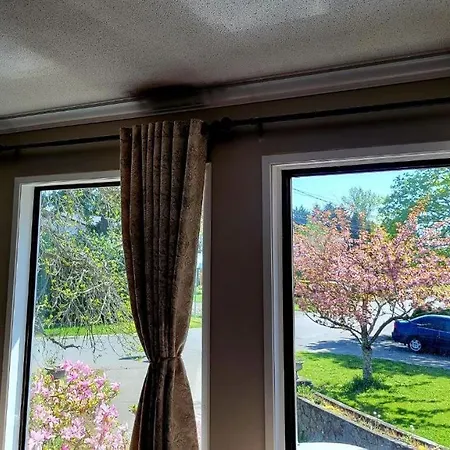 Vacation Home In Victoria - 10 Min Walk To Mt Douglas-3