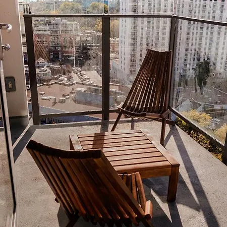 Modern And Spacious 2 Bedroom Downtown Suite With Ocean Views-2