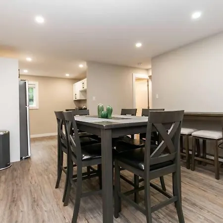 Renovated 2 Bedroom Apt In Langford-2