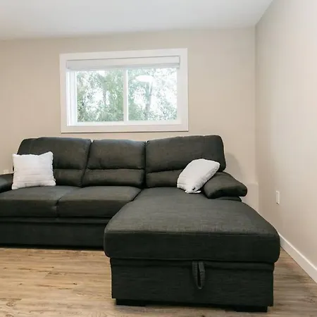 Renovated 2 Bedroom Apt In Langford-3