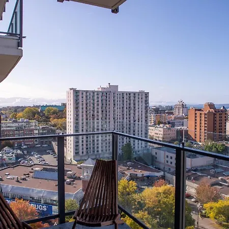 Modern And Spacious 2 Bedroom Downtown Suite With Ocean Views-3