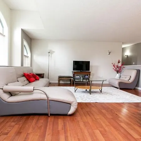 Executive Home In Cordova Bay-3