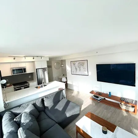 Lovely Downtown 2-Bedroom Furnished Rental-3