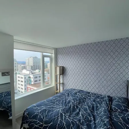 Lovely Downtown 2-Bedroom Furnished Rental-2