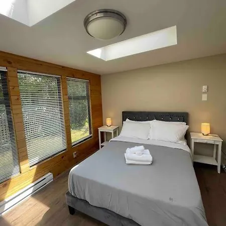 Small Sweet One Bedroom Backyard Apartment With Huge Deck-2