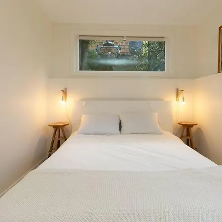 Bright Cozy 3 Bedroom Suite-2