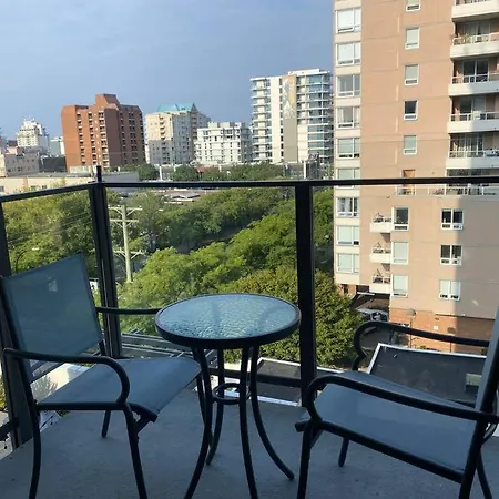 Lovely 1 Bedroom Condo With Free Parking Onsite-2
