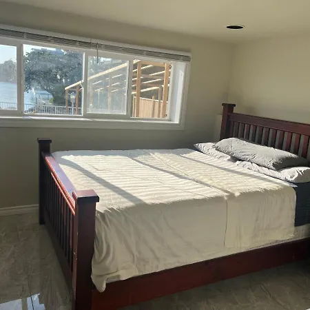 Close Downtown Water Front Two Bedroom Suite-3
