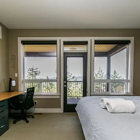 Serene Mountaintop Home With Incredible Views-3