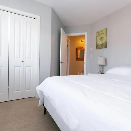 Entire 3-Bedroom House Near Town-3