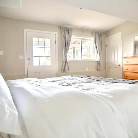 Stunning Home With Amazing Views Near The City-2