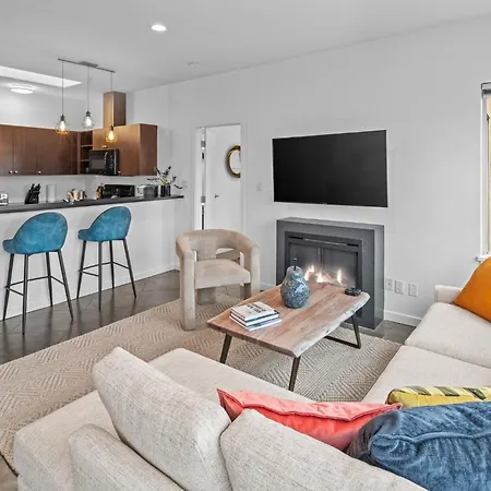Soho Penthouse By Iris Properties!-3