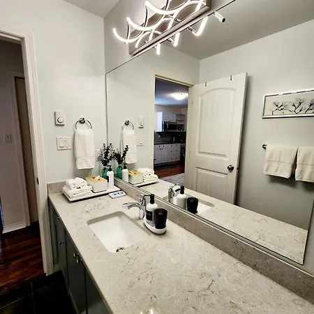 Adorable 1- Bedroom Suite In Langford-2